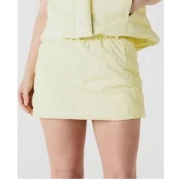 Rains XS Insulated Mini Loop Puffer Skirt Straw Yellow Trendy Sabrina Carpenter - Picture 1 of 10